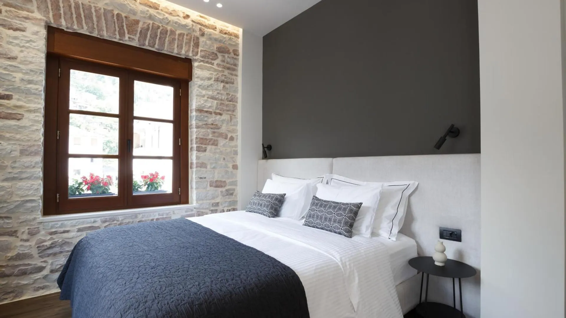 מלון Gjirokastër Stitch&Stone Suites