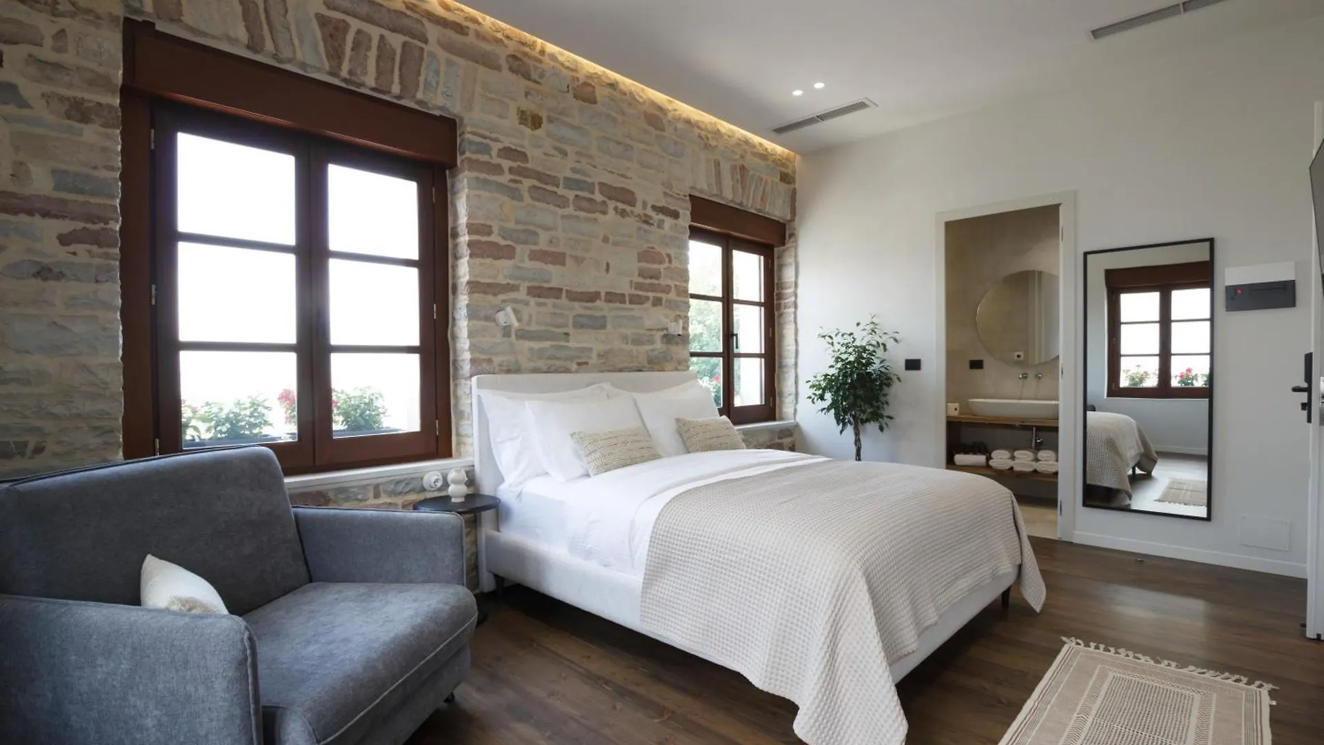 Gjirokastër Stitch&Stone Suites 0*,
